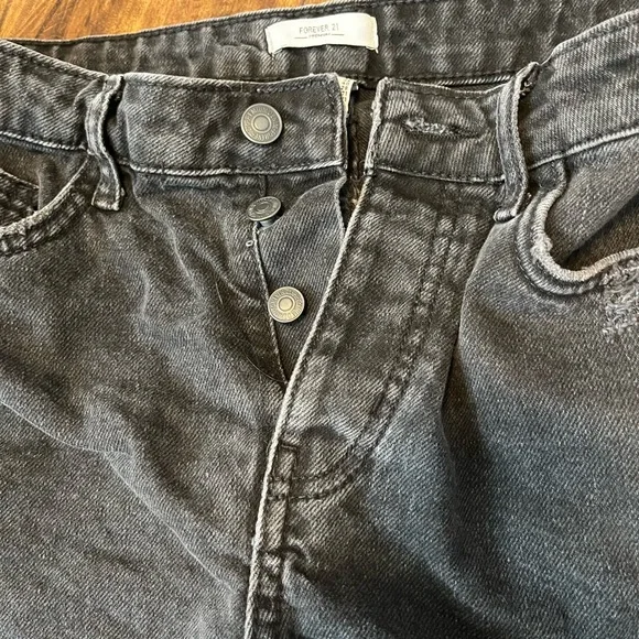 FOREVER 21 BLACK SHORTS 💕 - Picture 3 of 4